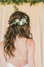 Load image into Gallery viewer, Flowery Bridal Hair Comb
