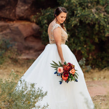 Load image into Gallery viewer, Mountain Elopement Bridal Bouquet
